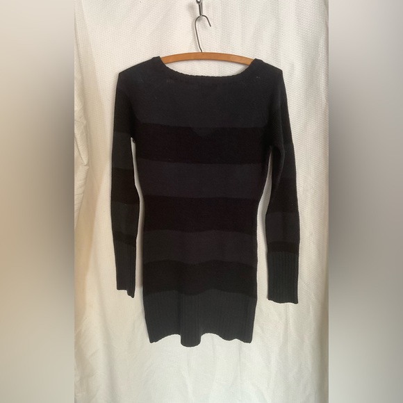 Seductions sweater - Picture 3 of 3